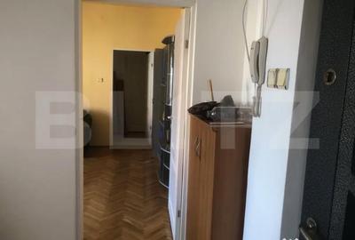 Apartament cu 3 camere semidecomandat în Central - 1