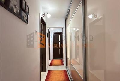 Apartament cu 3 camere semidecomandat, mobilat în Micro 3 - 12