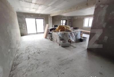 Casă cu 4 camere cu Teren 2500 Mp în Central