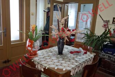 Casă cu 3 camere semidecomandat în Central - 1