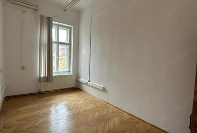 Spațiu comercial, de 140 mp, în P-ța Maria - 1