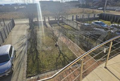 Casă cu 8 camere cu Teren 750 Mp în Micești - 9