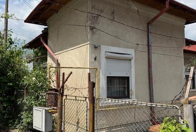 Casă cu 4 camere în Bărcănești