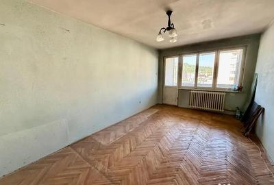 Apartament cu 3 camere decomandat în Tudor - 8