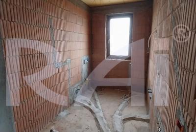 Simnic: casa la rosu, 3 variante de cumparare! Simnic: casa la rosu, 3 variante de cumparare! - 6