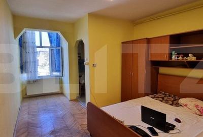 Garsoniera, zona Ostrovului et.4/4 - 2