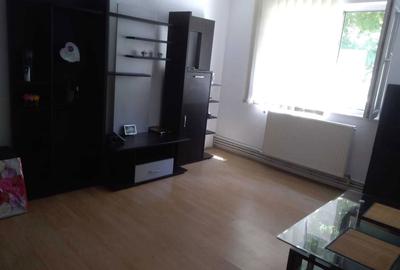 Apartament cu 3 camere decomandat în Vest - 1