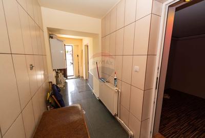 Vanzare casa 3 camere,  Piata 16 Februarie - 13