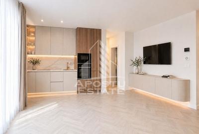 Apartament cu 3 camere semidecomandat în Aradului