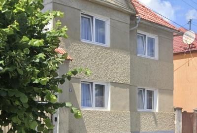 Casă cu 4 camere în Central - 1