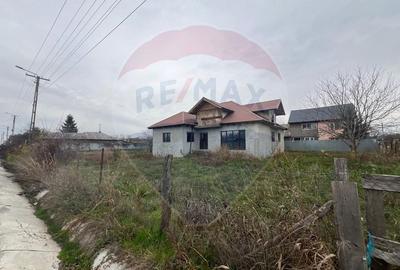 Casă cu 4 camere cu Teren 1154 Mp în Răchitosu - 2