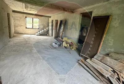 Casă cu 7 camere cu Teren 1014 Mp în Săliște - 6