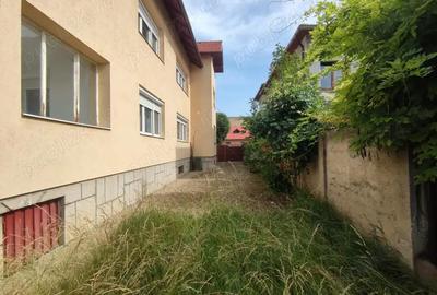 Casă cu 6 camere cu Teren 670 Mp în Brașovul Vechi - 1