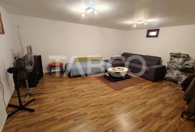 Casa cu 4 camere - 3 locuri de parcare - curte - filigorie - pivnita - 16