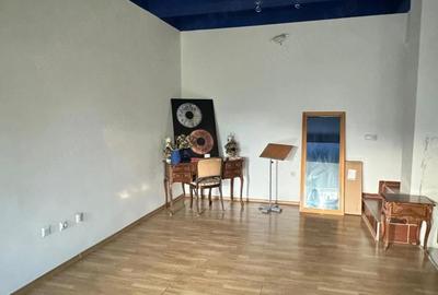 Apartament cu 3 camere nedecomandat în Bucium