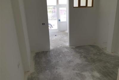 Spatiu comercial la vanzare in Rogerius zona Lacul Rosu - 8