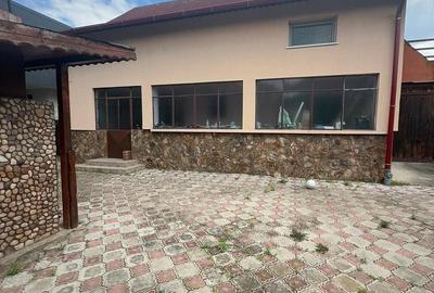 Casă individuală cu 3 camere cu Canalizare în Dumbrăvița