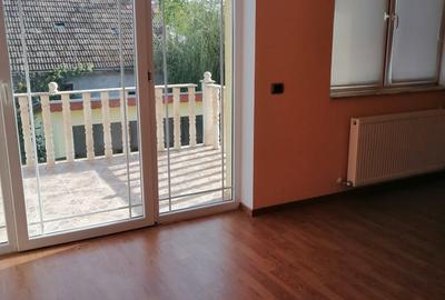 Casă cu 6 camere cu Teren 2255 Mp în Cenad - 2