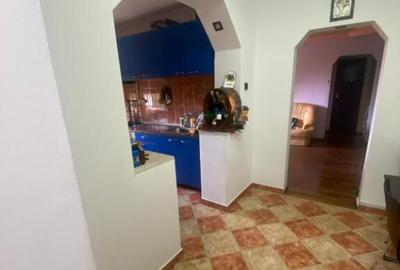 Bdul.1 Decembrie 1918.Apartament 3 camere. - 2