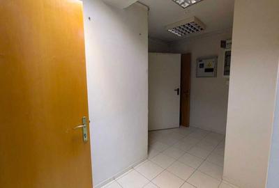 Spațiu comercial, de 71 mp, în Central - 4