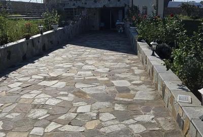 Casă cu 6 camere cu Teren 2300 Mp în Central - 4