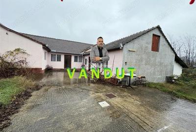 Casă cu Teren 1439 Mp în Central - 1