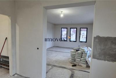 Casă cu 4 camere în Central - 2