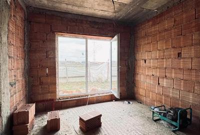 Casă cu 4 camere în Central