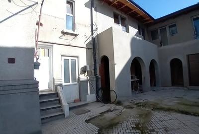 Vilă de Epocă Spatioasă în Zona Vitan Mall - 3
