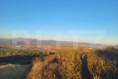 Teren de 16700 mp, în Central - 5