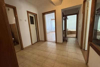 Apartament cu 3 camere decomandat, mobilat în Warthe - 3