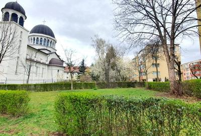 Apartament luminos cu vedere spre biserică, într-un cartier verde și liniștit. - 1