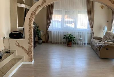Casă cu 5 camere cu Teren 1200 Mp în Podgoria - 12