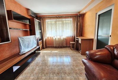 Apartament cu 3 camere semidecomandat, mobilat în Casa de Cultură