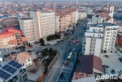 Apartament cu 3 camere decomandat în Traian - 2