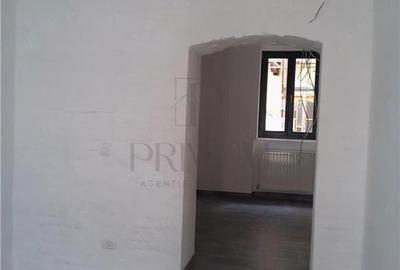 Spațiu comercial, de 40 mp, în P-ța Unirii - 4