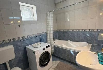 Casă cu 5 camere cu Teren 550 Mp în Central