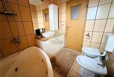 Apartament cu 3 camere decomandat, mobilat în Vasile Aaron - 10