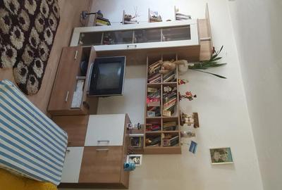 Apartament cu 3 camere decomandat în Dristor