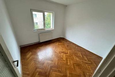 Apartament cu 4 camere decomandat în Micro 16 - 3