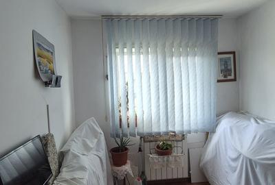 Apartament cu 4 camere decomandat în CET - 5