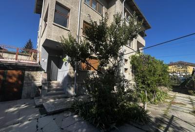 Casă individuală cu 6 camere în Central