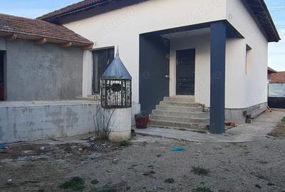 Casă cu 2 camere cu Teren 750 Mp în Vurpăr - 2