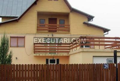 Casă individuală cu 8 camere cu Teren 3100 Mp în Periferie - 3