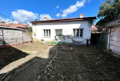 Casa | Centru | Teren 202mp - 1