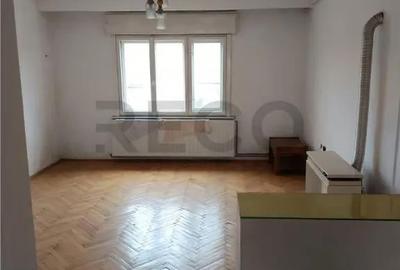 Casă cu 11 camere cu Teren 339 Mp în Central - 7