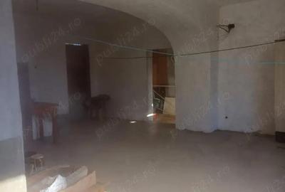 Casă cu 4 camere cu Teren 295 Mp în Central