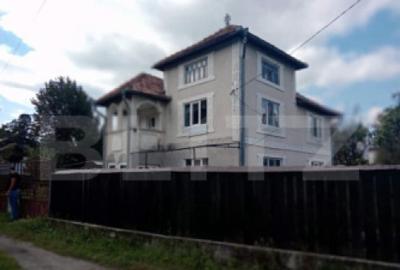 Casa spa?ioasa cu teren generos, in zona lini?tita ?? - 1