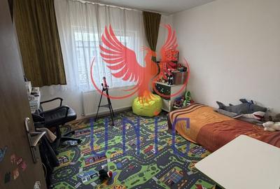 3 decomandate 1 Mai - 17