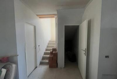 Casă cu Teren 603 Mp în Orțișoara - 2